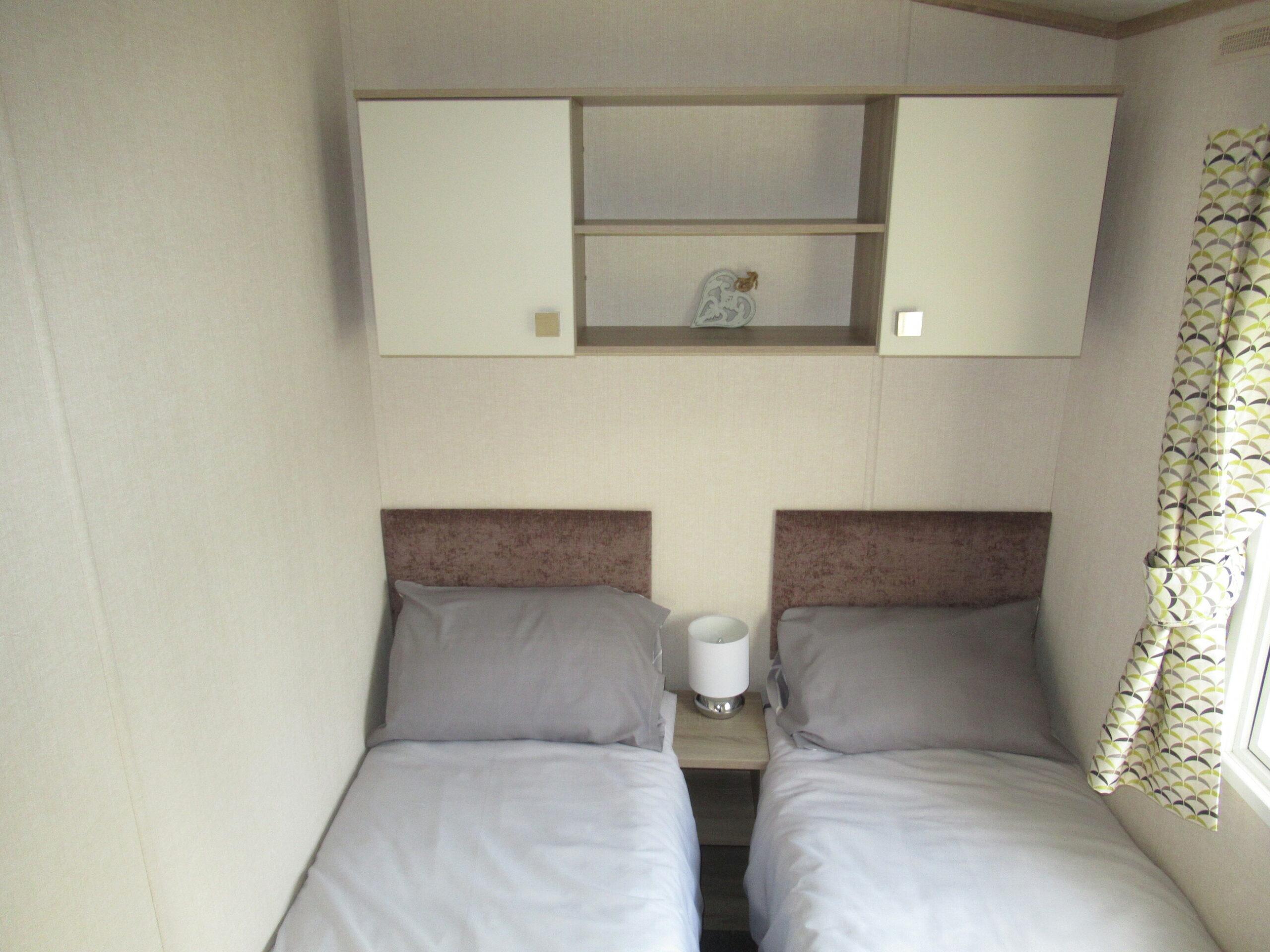 Carnaby Oakdale 37x12 2 Bedroom 2017